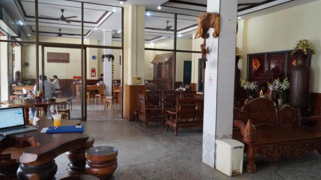 Lankham Hotel Pakse Exterior photo
