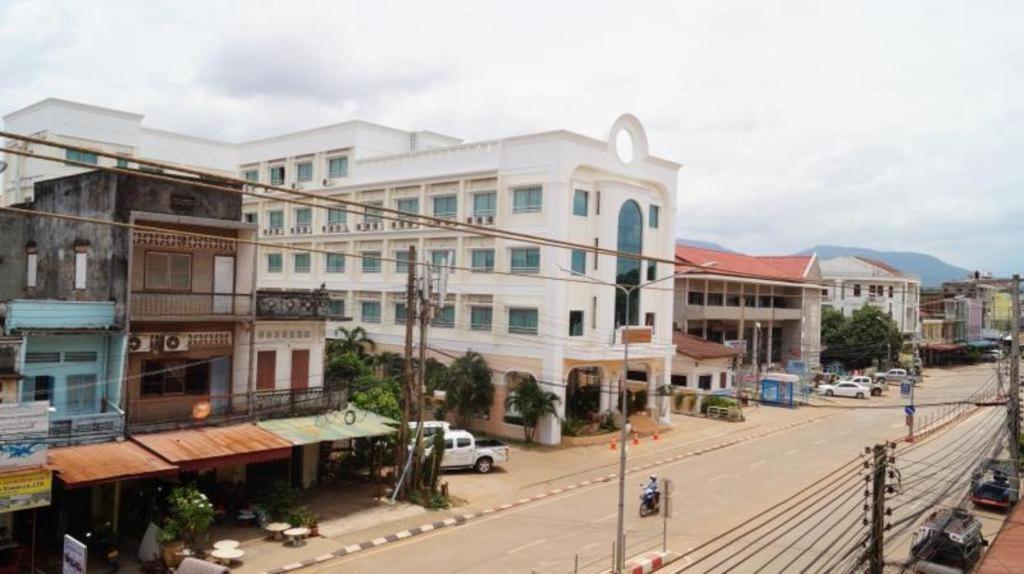 Lankham Hotel Pakse Exterior photo