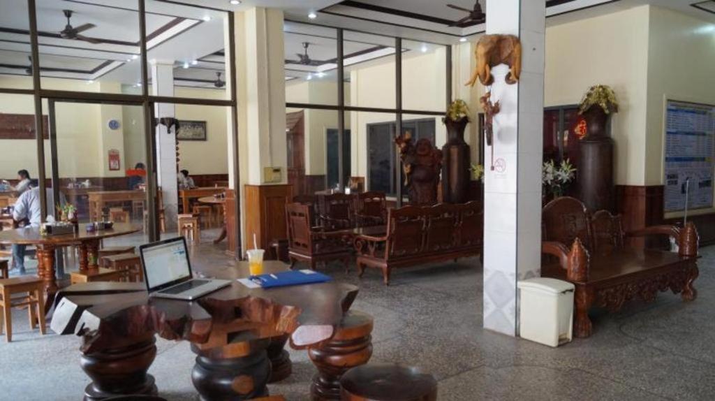 Lankham Hotel Pakse Exterior photo