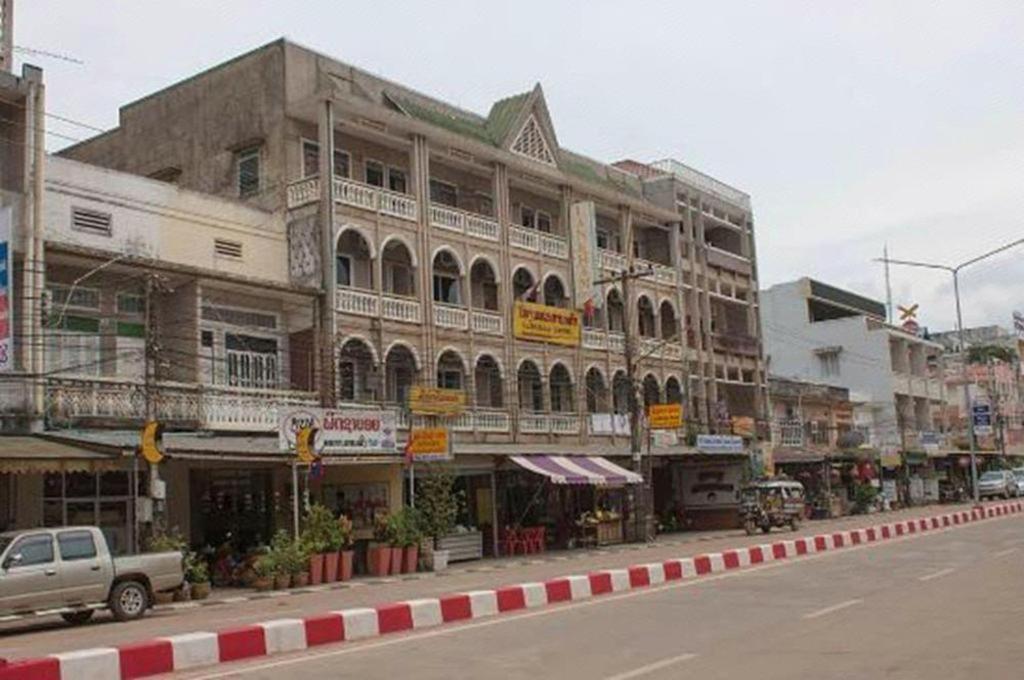 Lankham Hotel Pakse Exterior photo